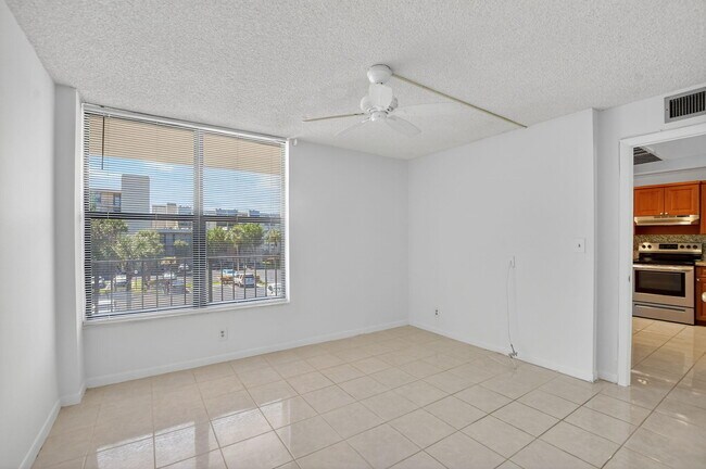Building Photo - 11 Royal Palm Way