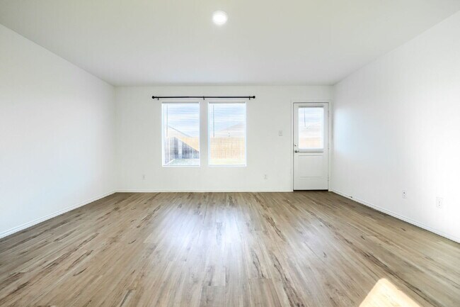 Building Photo - Well-Maintained Home in Princeton – Comfortable Living in a Growing Area