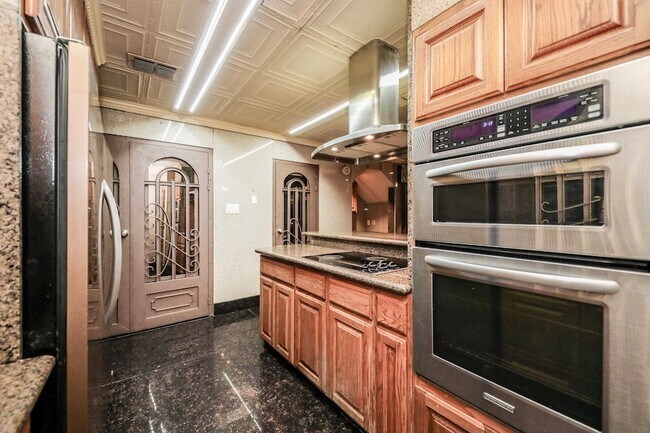 Building Photo - 5500 McPherson Rd