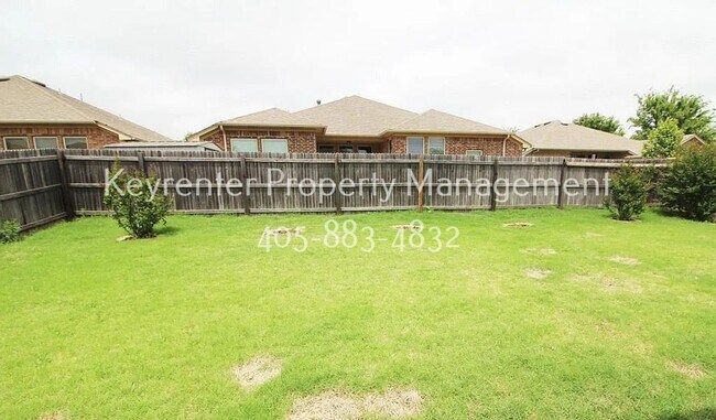 Building Photo - 2405 SW 138th St