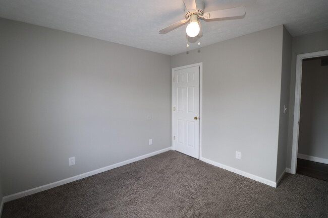 Building Photo - 215 Elkchester Cir