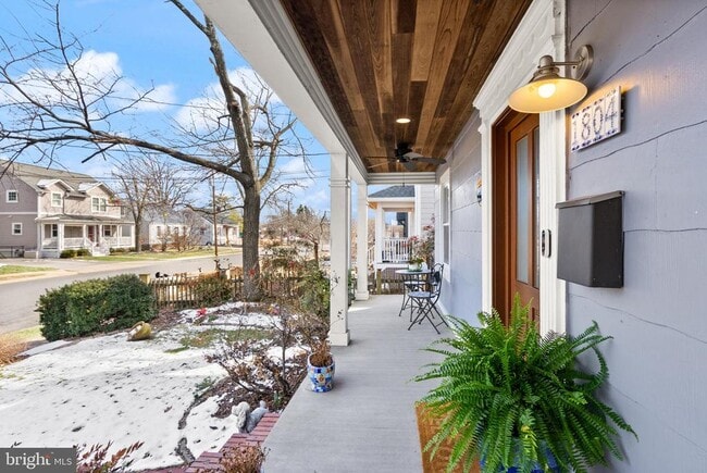 Building Photo - 1804 S Oakland St