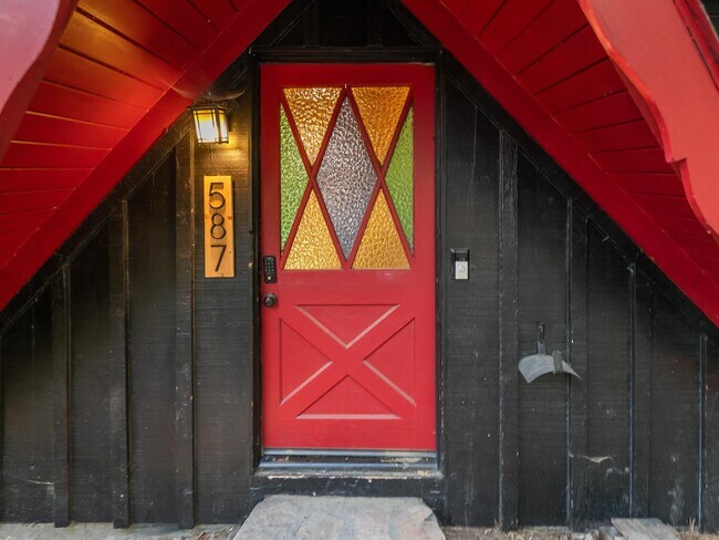 Building Photo - 587 Arrowhead Villa Rd