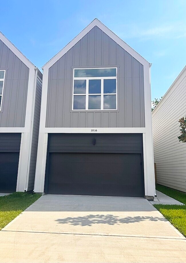 Primary Photo - 1016 Patton St