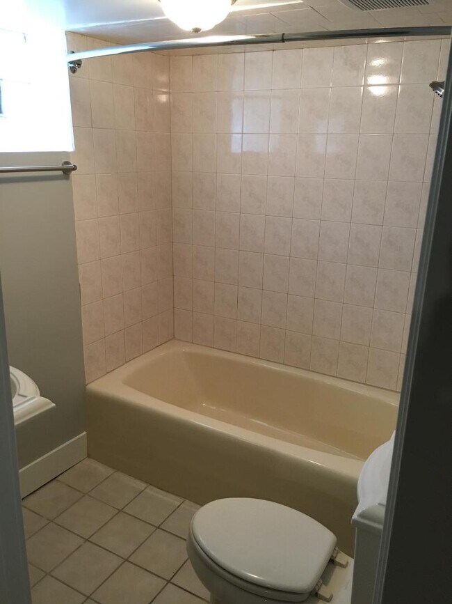 Building Photo - 253 Valley Ave SW