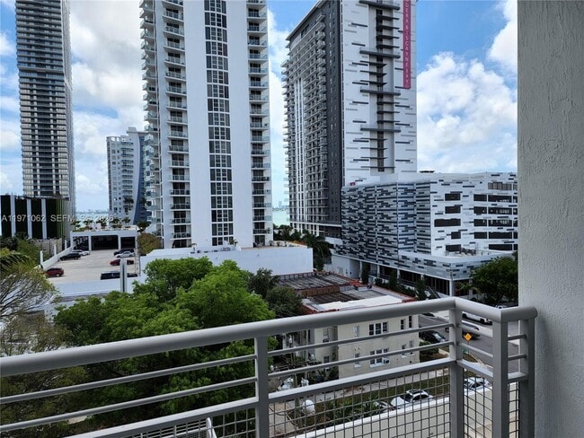 Building Photo - 2200 NE 4th Ave