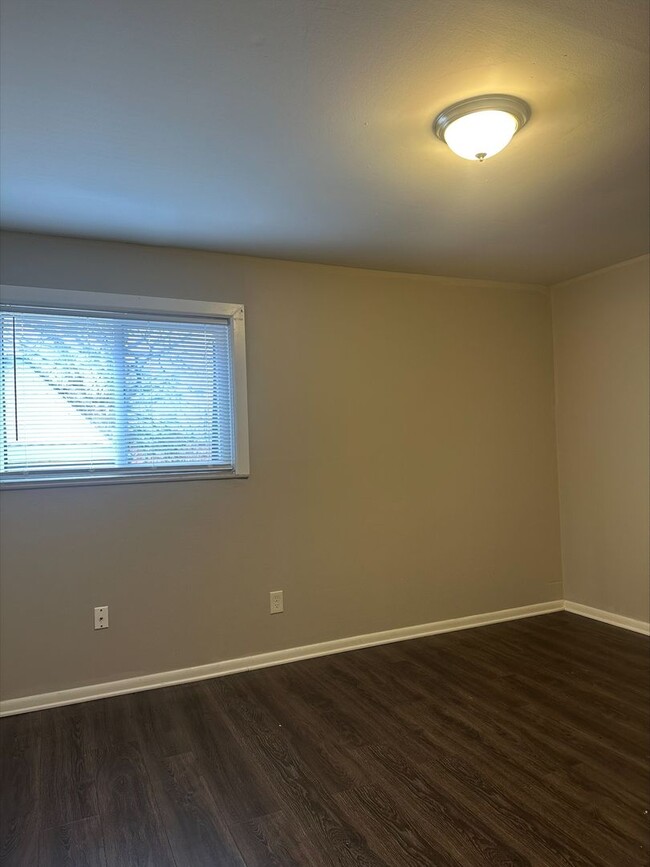 Building Photo - 2 Bed 1 Bath Apartment in Columbus!