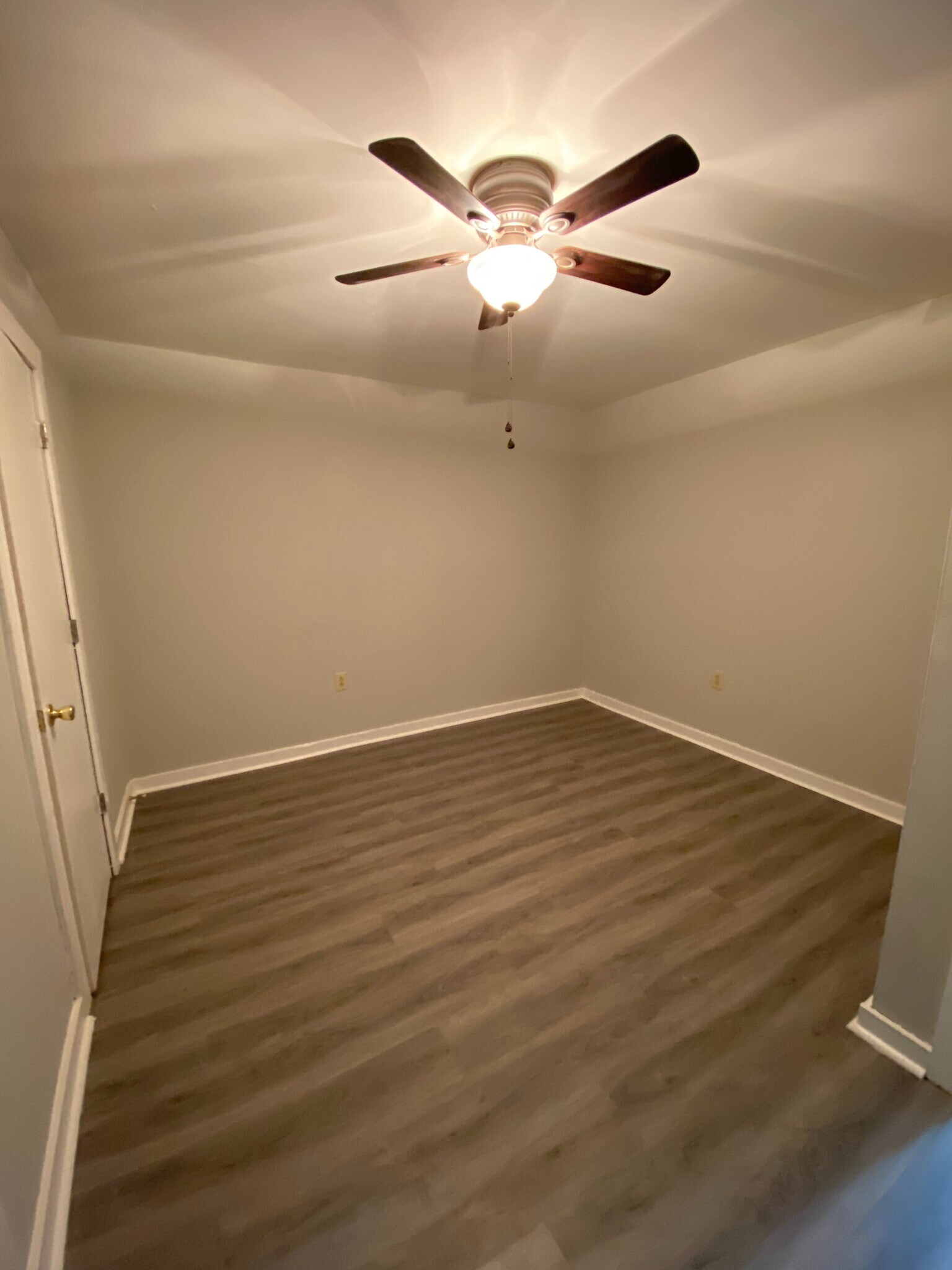 Building Photo - 406 Hietts Ln