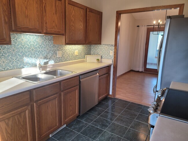 Kitchen - 1224 Jensen St