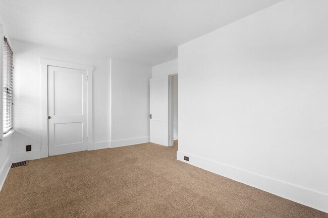 Building Photo - 542 2nd St