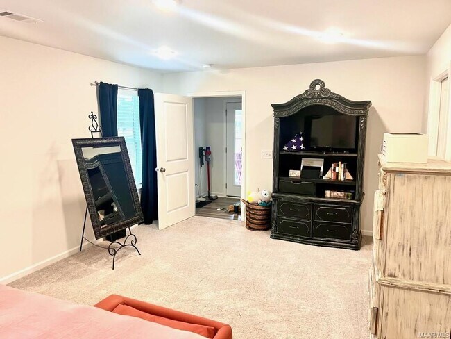 Building Photo - 84 Kohn Dr