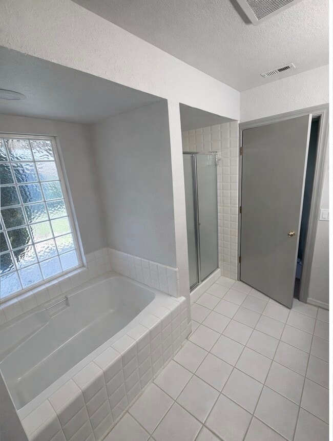 Building Photo - 18847 Arrowhead Dr