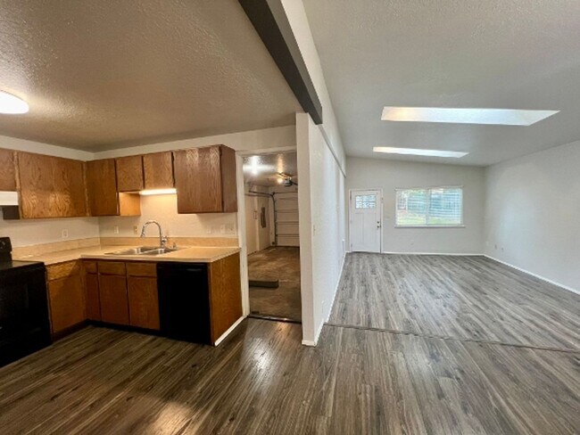 Building Photo - 8010 S Bicentennial Loop SE