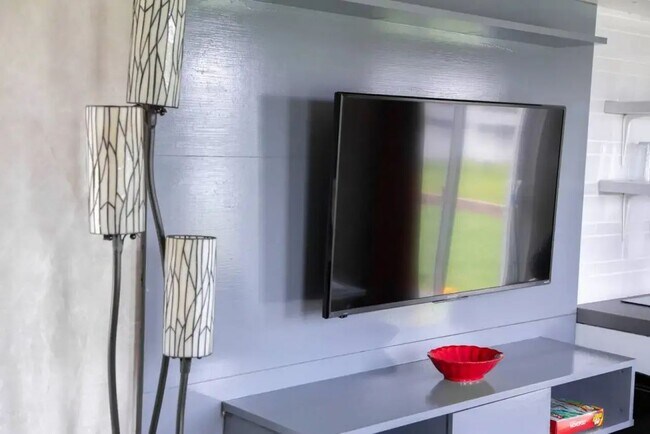 Building Photo - Universal