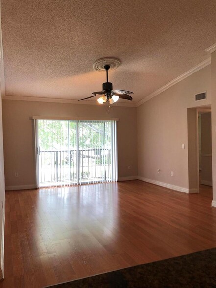Building Photo - 1500 Crestwood Ct S