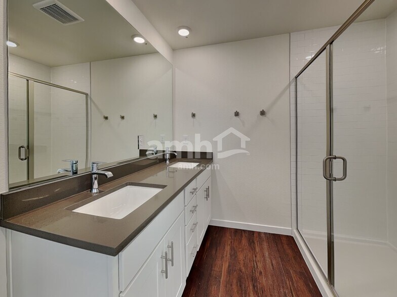 Building Photo - 6054 Walleye Dr