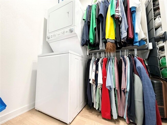 Building Photo - 611 SW 2nd St