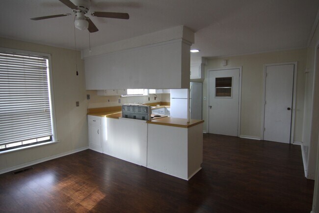 Building Photo - 2 Bedroom Home for rent in St. B Area!