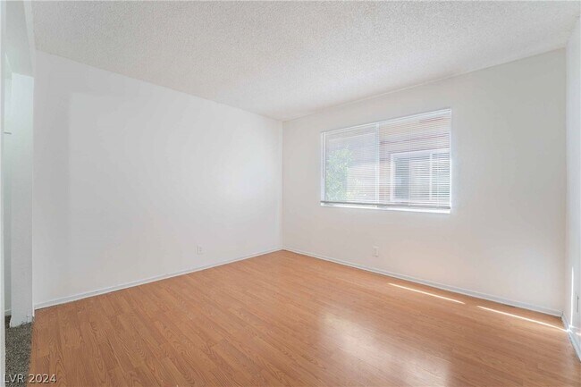 Building Photo - 375 N 15th St