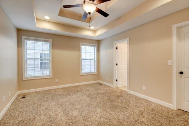 Building Photo - 3746 Silver Fox Ct