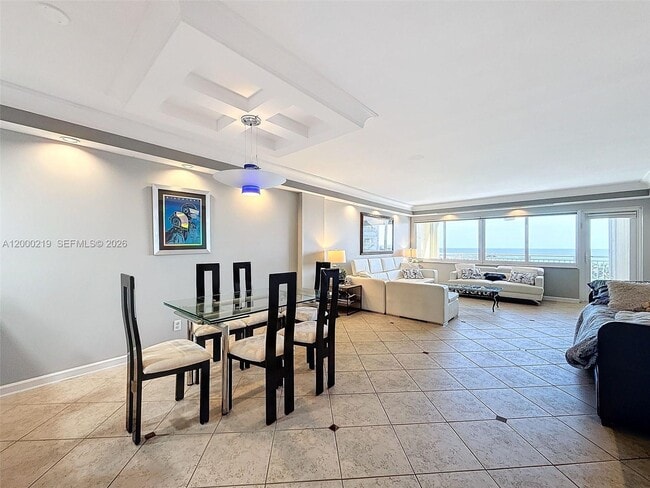 Building Photo - 328 N Ocean Blvd