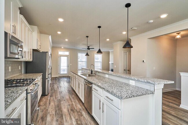 Building Photo - 45116 Kincora Dr