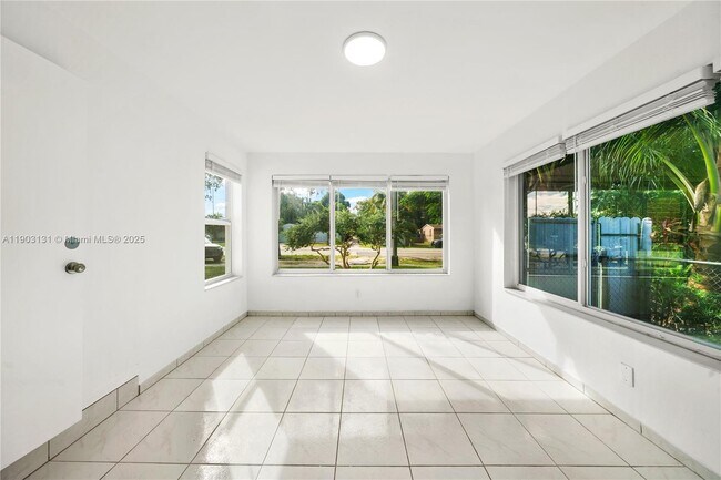 Building Photo - 1271 NE 159th St