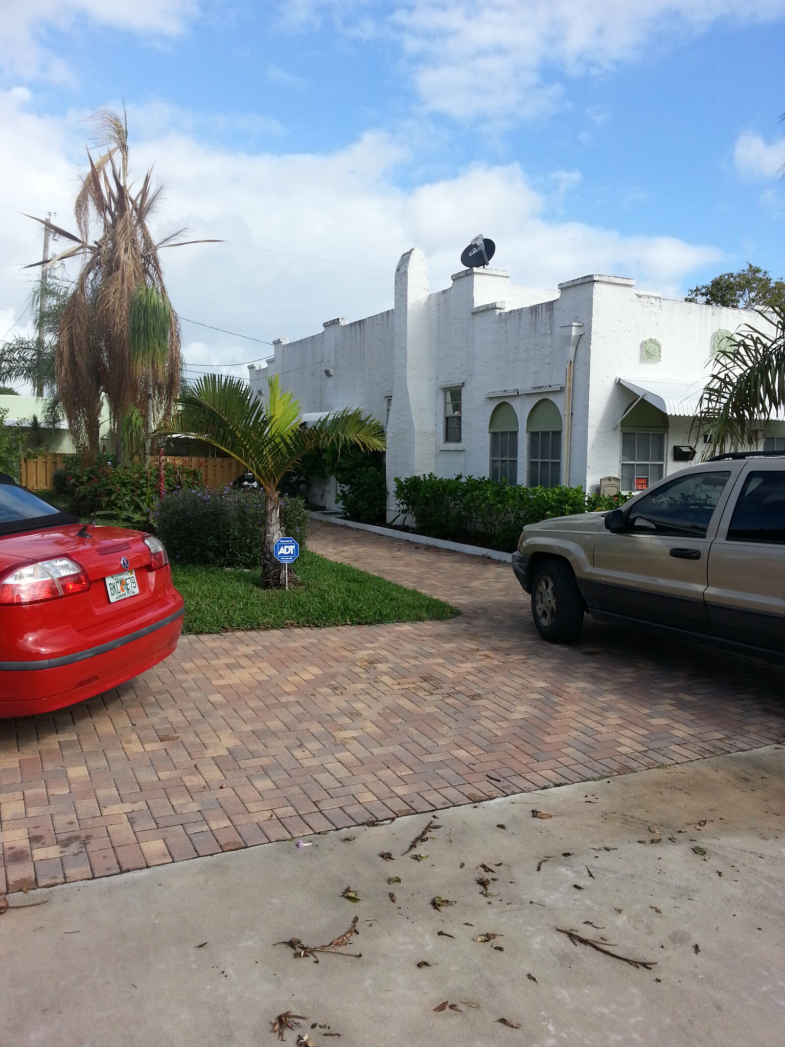 Building Photo - 325 Kenilworth Blvd