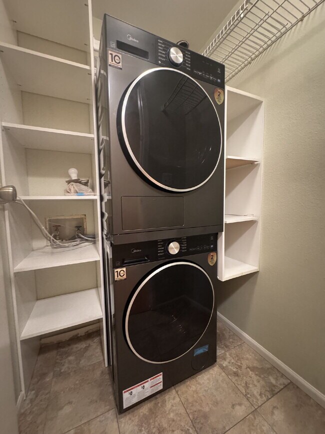 Building Photo - Downtown Woodinville Condo Available Now!
