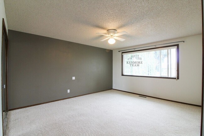 Building Photo - 3 Bed/2.5 Bath House in Pasco Near the River!