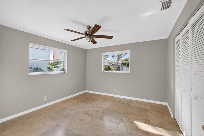 Building Photo - 1242 N Harbor Dr