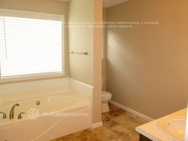 Building Photo - 3461 Glen Summit Ln