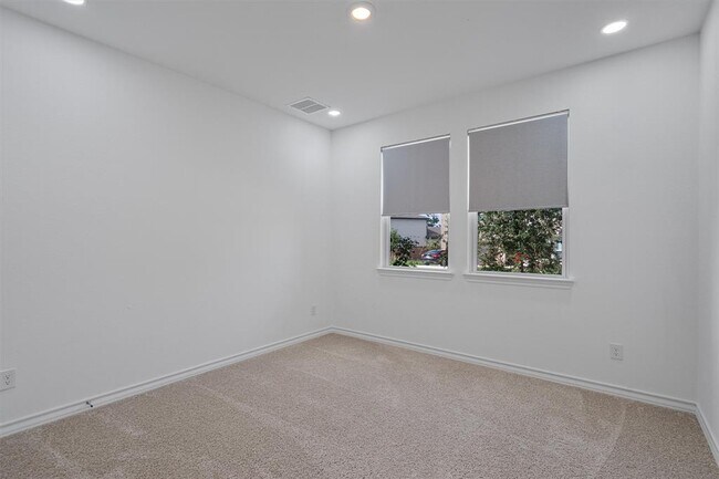 Building Photo - 213 Stinchcomb Rd
