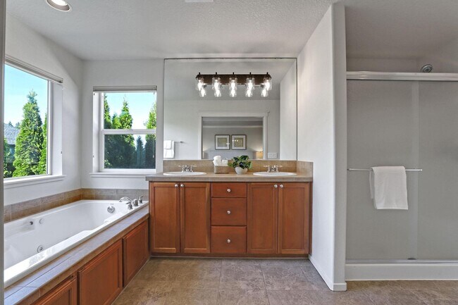 Building Photo - 13790 NW Payne Dr
