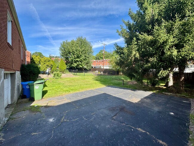 Building Photo - 1076 Thornwood Dr