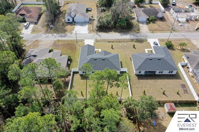 Building Photo - 71 Point of Woods Dr