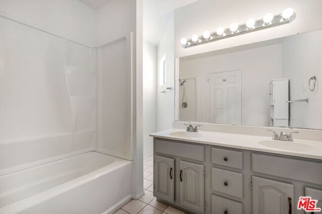 Building Photo - 11882 Ramona Ave