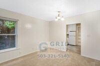 Building Photo - Spacious 4 Bedroom Single Family Home- South East Portland