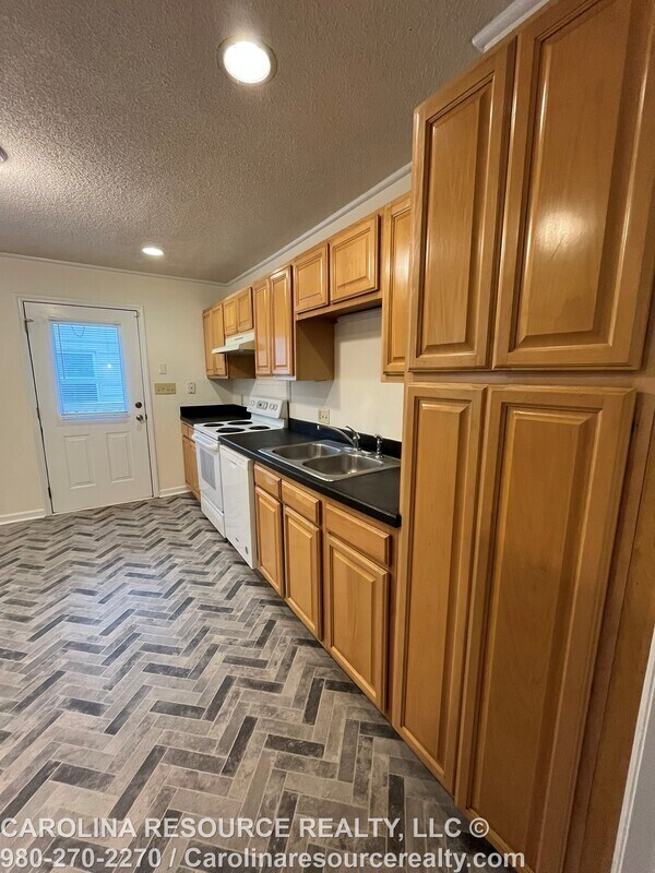 Building Photo - 4535 Dawnwood Dr
