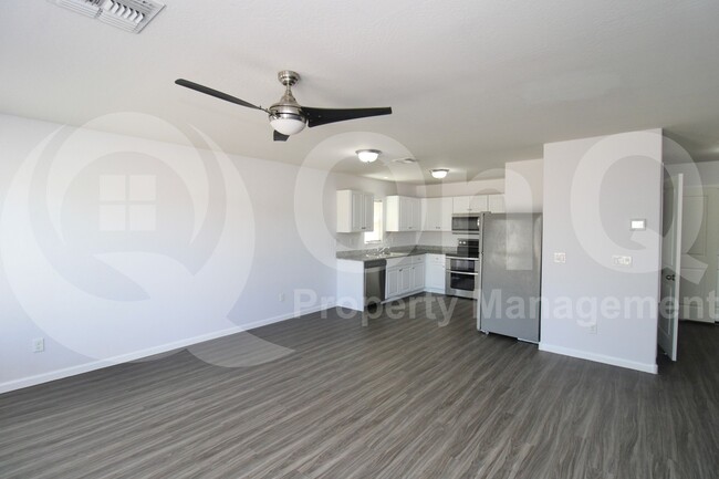 Building Photo - 286 E Bobcat Pl
