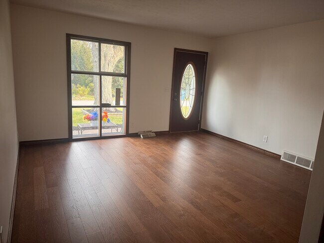 Building Photo - 319 Ironwood Rd