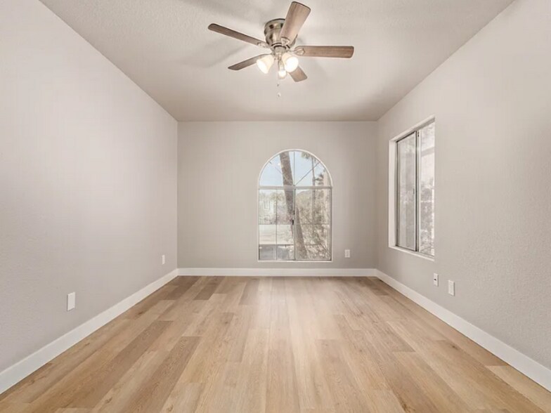 Building Photo - 10015 N 14th St