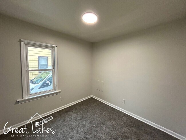 Building Photo - Beautiful two bedroom Warren house for rent!