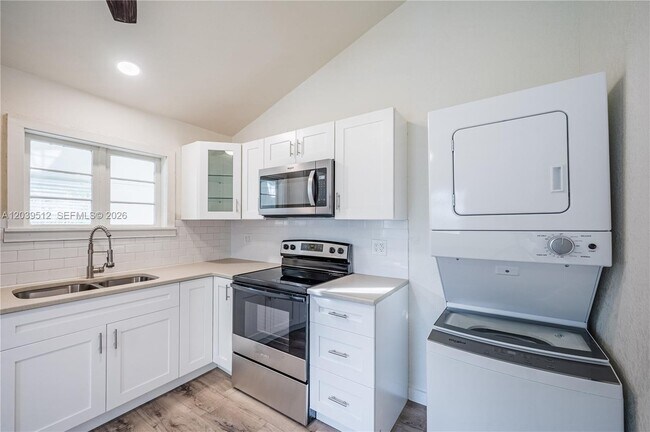 Building Photo - 4504 Oakley St