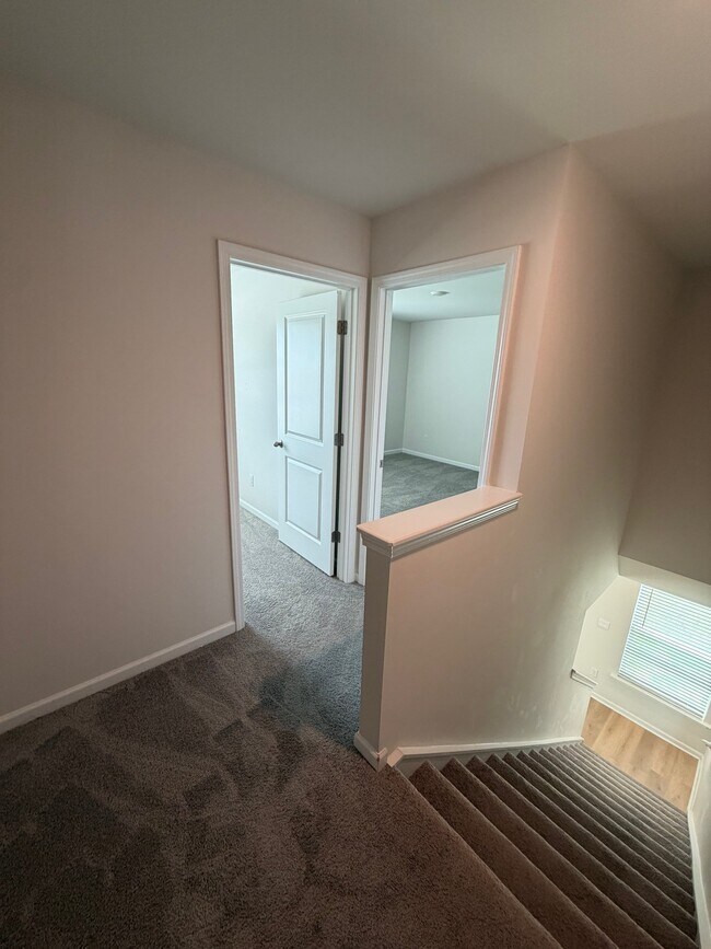Building Photo - 121 Roocroft Ct