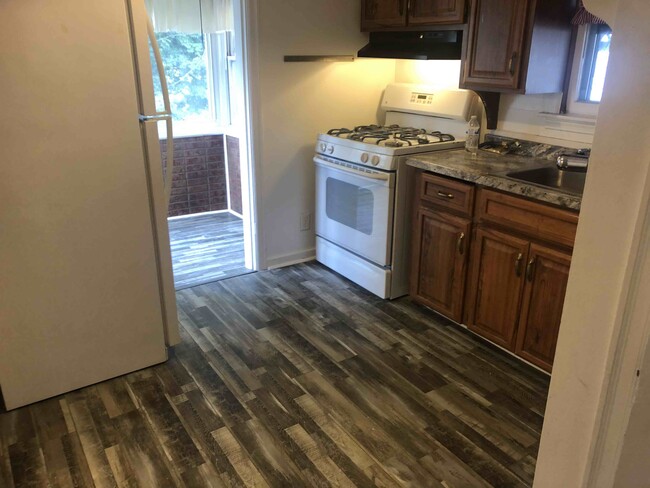 kitchen - 1919 Columbia Ave