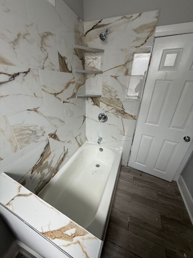 Building Photo - Charming 3-Bedroom Home with Modern Amenities - Ready for You!
