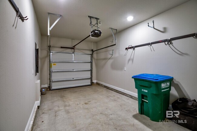 Building Photo - 6775 Spaniel Dr