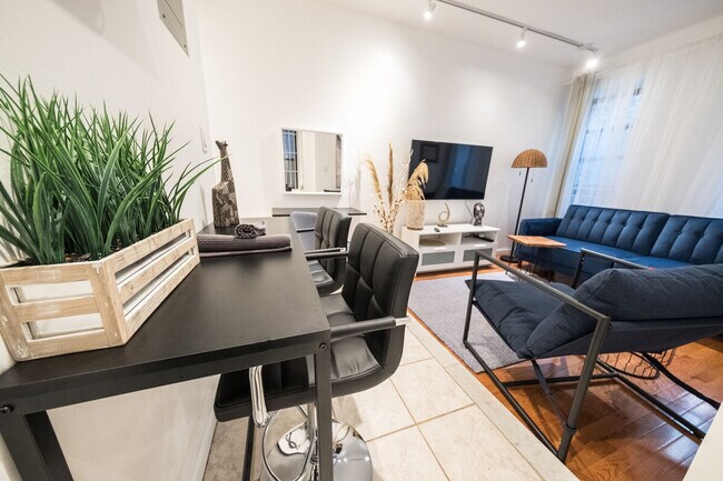 Building Photo - 317 E 75th St