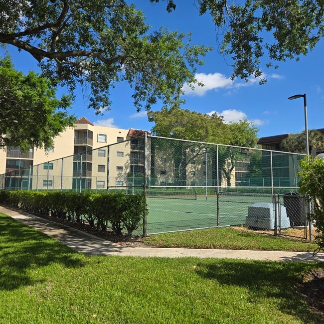 Building Photo - 10501 W Broward Blvd